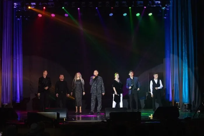 photo_5878572809947558744_x